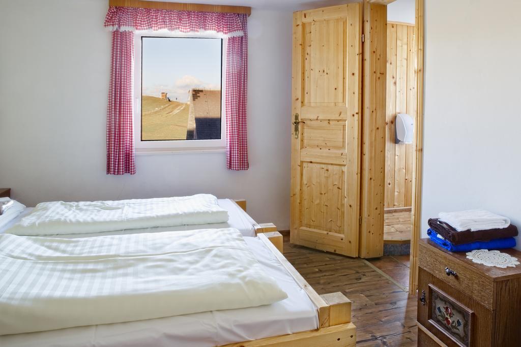 Altes Almhaus Hotel Maria Lankowitz Quarto foto